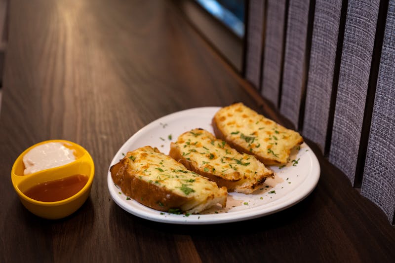 Garlic cheesy breadsticks with dipping sauce